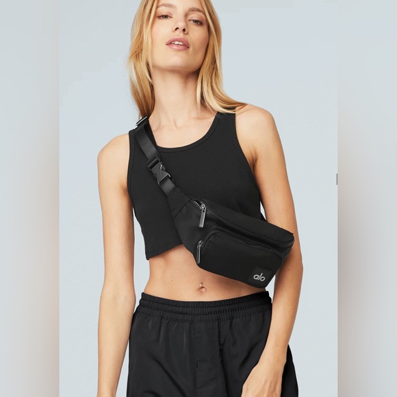 ALO Yoga Handbags - Alo Yoga EXPLORER FANNY PACK in Black